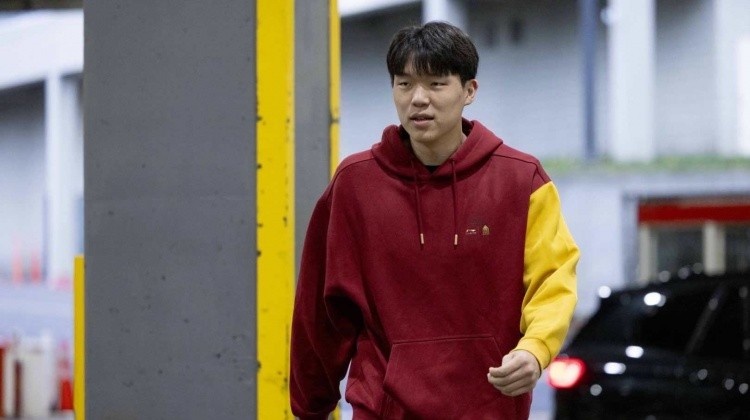 新鮮出爐！開拓者官方曬照：楊瀚森&利拉德他們來了！