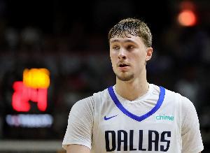 基德：弗拉格擁有能幫助球隊(duì)的全面技能 他能夠勝任球場(chǎng)任何位置