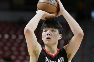 利拉德：楊瀚森真的很會(huì)打球 他很自信&比賽感覺讓我影響深刻