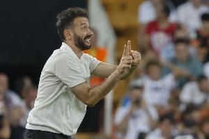 阿斯：瓦倫西亞負(fù)于奧維耶多賽后，主帥科貝蘭點(diǎn)名批評(píng)了多位球員