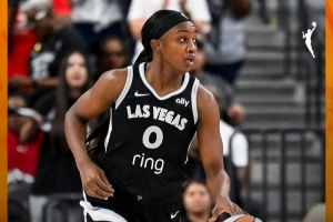 32+10+0失誤！杰基-楊成為歷史首位季后賽砍下30分10助0失誤球員