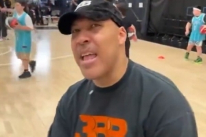 你單腿能擊敗喬丹？球爹：你知道我可以的 我讓他一條腿是為公平