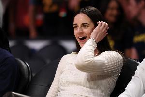 搶五大戰(zhàn)不敵王牌無緣總決賽！克拉克鼓勵(lì)狂熱：滿滿的驕傲 ??