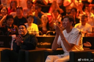 周琦社媒曬照：第一次現(xiàn)場看??男雙3-0輕松加愉快！