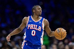 愈發(fā)全能！馬克西上半場11中4得12分3板4助1斷1帽