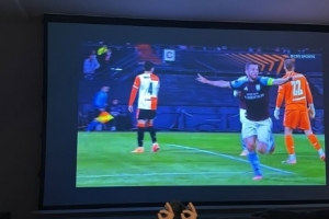 心系老東家！拉什福德社媒曬照，在家收看阿斯頓維拉的歐聯(lián)比賽