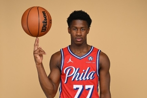 可圈可點！76人探花秀埃奇庫姆上半場8中3&三分3中1貢獻9分3板2助