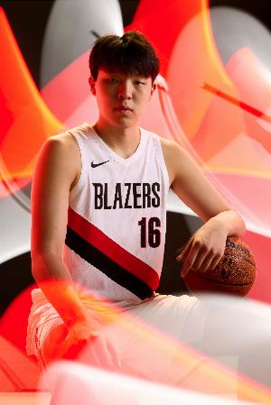 和克林根的化學(xué)反應(yīng)？楊瀚森回記者：去告訴比盧普斯我們要打雙塔