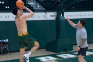 鉆研必殺技！王俊杰赤膊上身苦練金雞獨立翻身后仰跳投