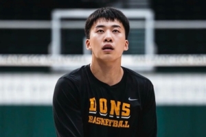 新賽季的NCAA沖啊！王俊杰曬在舊金山大學(xué)球館的訓(xùn)練照：鍛煉