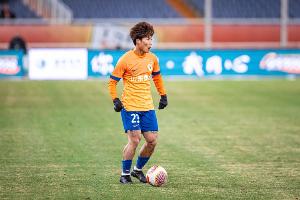 表現(xiàn)差惹爭議！謝文能本場24次丟失球權(quán)+多次傳球失誤