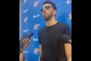 是否注意到切特有什么變化？亞歷山大：他明顯變得更強(qiáng)壯了