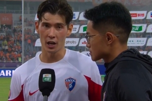 侯永永：我們服從主教練的戰(zhàn)術(shù)，踢得有紀律性，取得了不錯的結(jié)果