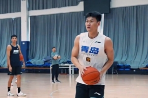 ??青島國信制藥男籃假期不停練！