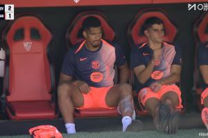 疑似出現(xiàn)傷情！被換下的阿勞霍左小腿纏著冰袋