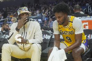 夸梅：布朗尼在主場打球時就像只被車燈照到的鹿一樣不知所措