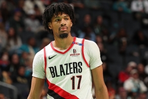 夏普：休賽期主要精力放在提升三分球穩(wěn)定性上 身體狀態(tài)沒(méi)大變化