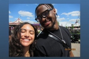 女友發(fā)合照祝布朗尼21歲生日快樂(lè)！布朗尼轉(zhuǎn)發(fā)：謝謝寶貝！