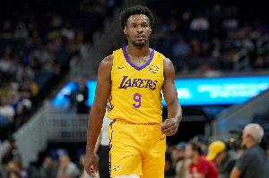 手感不佳！布朗尼6投2中&三分3中1得到5分3板3助1斷1帽 出現(xiàn)5失誤