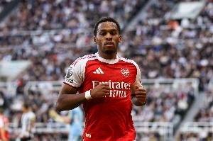 前裁判談廷伯造點：身體接觸持續(xù)到禁區(qū)內，上半身犯規(guī)更易被察覺