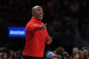 拓記：球隊(duì)在訓(xùn)練營(yíng)中延續(xù)了良好的防守 進(jìn)攻加入了很多無(wú)球移動(dòng)