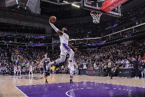 書(shū)豪談打手打到老詹手腕：那肌肉太強(qiáng)壯了 感覺(jué)打到一塊大石頭上