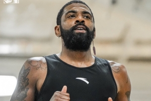 全員參與&保持專(zhuān)注！獨(dú)行俠官方曬球隊(duì)訓(xùn)練照