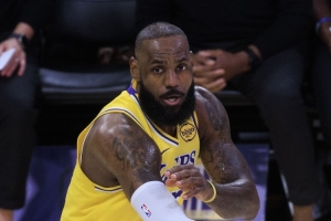 A-史密斯：決定2終結(jié)了GOAT討論 喬丹不會(huì)借復(fù)出來(lái)賣酒