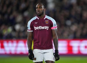 BBC：安東尼奧目前在布倫特福德進行訓練，但不意味后者與其簽約