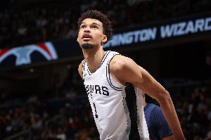 打法變了！文班亞馬全場僅9出手得10分5板2帽 5次助攻全隊最高