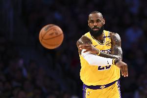 A-史密斯：詹姆斯現(xiàn)在只剩下博眼球了嗎？爭冠的底氣和目標(biāo)呢？