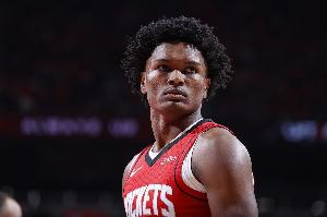 總經(jīng)理調(diào)查之新賽季誰最可能爆發(fā)：阿門30%獨(dú)一檔 文班在列