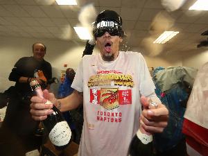 三隊三冠頂級3D！去年今日：丹尼-格林在個人社媒宣布退役