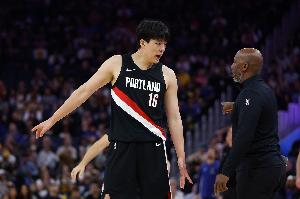 隊(duì)記：比盧普斯對(duì)楊瀚森很有耐心 現(xiàn)階段就是學(xué)習(xí)-犯錯(cuò)-改正