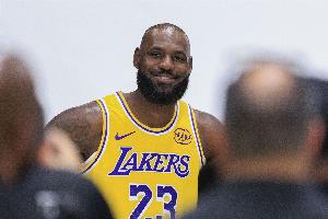 自加盟湖人以來當(dāng)詹姆斯出戰(zhàn)時(shí)球隊(duì)248勝171負(fù) 缺陣時(shí)56勝78負(fù)