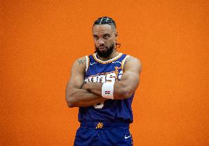 就靠你了！狄龍首節(jié)8中4拿下全隊最高9分 2次犯規(guī)