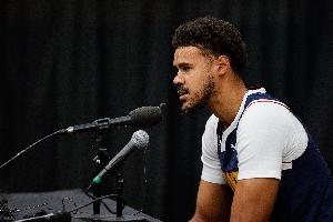 卡梅隆-約翰遜談打四號位：我沒問題 現(xiàn)在已經(jīng)不怎么分位置了