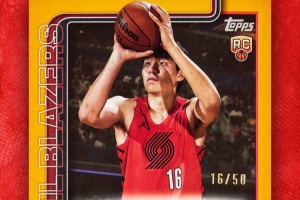 識(shí)貨的該入手了！球星卡官方Topps曬出中國(guó)球員楊瀚森親簽卡