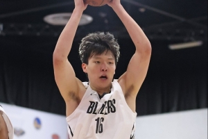 媒體人：后續(xù)小楊要打出單節(jié)14分有難度 但他年齡&天賦有無限可能