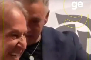 傳奇??傳奇！濟(jì)科和巴喬在巴西vs意大利傳奇賽前見面擁抱