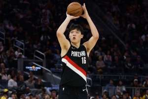 拓記：楊瀚森&夏普&阿夫迪亞身邊都需要射手 這正是球隊(duì)最大短板