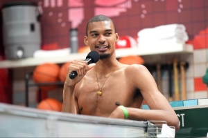 KG：休賽期與文班亞馬深入交流了攻防技巧&心態(tài)調(diào)整 沒垃圾話內(nèi)容