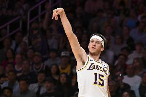 有驚無險！里夫斯10中7高效砍下21分3板3助1斷1帽 5失誤