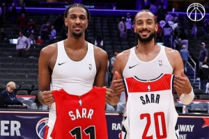 薩爾兄弟倆首次正式對決！哥哥貢獻(xiàn)絕殺球 賽后開心交換球衣！