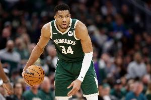 命中20記三分！字母哥：上賽季我們?nèi)志秃芎?新賽季會(huì)做得更好