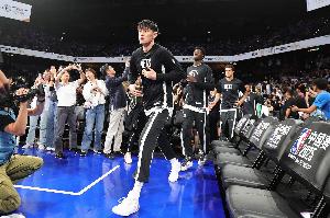 媒體人：小曾不在最佳狀態(tài)沒(méi)中國(guó)賽籃網(wǎng)不會(huì)簽他 這就是公關(guān)任務(wù)