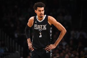 填滿數(shù)據(jù)欄！文班亞馬13中7砍27分11板4助3斷1帽 7次失誤全場最多