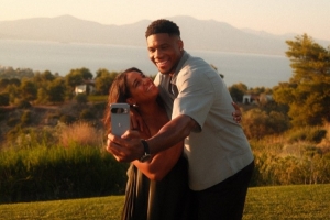 堅持就是勝利！字母哥：初次見到妻子我很害羞 曾在2015年被拒絕