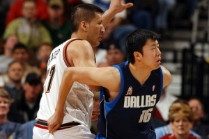 楊毅：王治郅和諾維茨基在訓(xùn)練時進(jìn)攻水平相當(dāng) 比賽時待遇不一樣