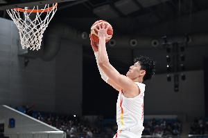 媒體人：當(dāng)時(shí)曾凡博去點(diǎn)燃我就覺(jué)得操之過(guò)急 去大學(xué)應(yīng)是更好選擇